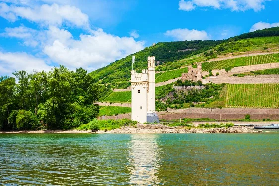 Mäuseturm (Tours des souris) de Bingen, sur l'île de Mäuseturm située au milieu du fleuve